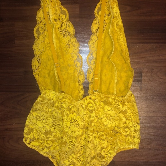 HOT AS HELL yellow lace bodysuit deep v - Picture 2 of 3